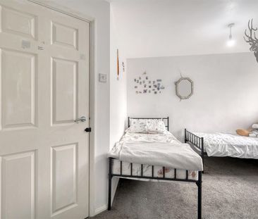2 Bedroom Flat - Purpose Built - Photo 2