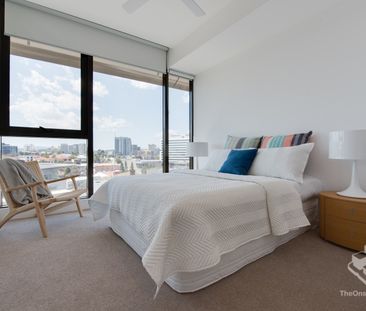 Modern One Bedroom Apartment with Pool and Gym in Prime Newstead Location - Photo 5