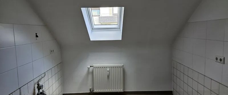 Moderne Dachgeschosswohnung in ruhiger Lage - Foto 1