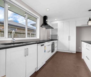 Modern, Comfortable Family Living! - Photo 2