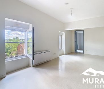 Location Appartement 2 pièces 42m² LES MARTRES DE VEYRE 63730 - Photo 1