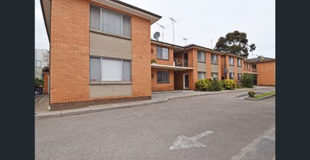 SUNNY & SPACIOUS - Photo 4