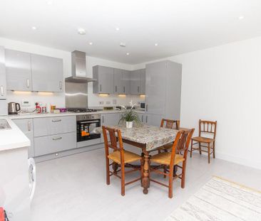 3 bedroom semi-detached house to rent - Photo 6