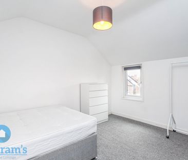 3 bed Flat for Rent - Photo 1