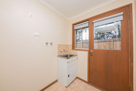 Neat 2-bedroom Unit available for rent **Available 20/11/2025 - Photo 5