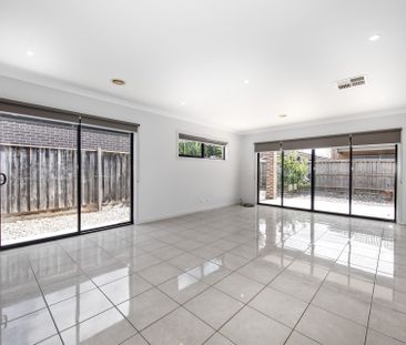 5 Milla Belle Place, BROOKFIELD - Photo 1