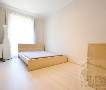Nowocześnie urządzone dwa pokoje z balkonem - Фото 4
