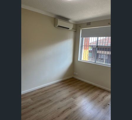 1/141 Good St, Rosehill, NSW 2142 - Photo 1