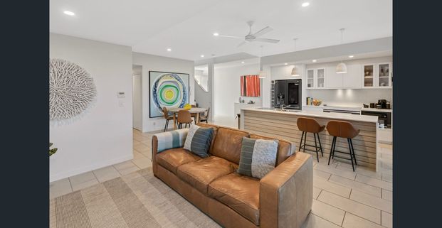 Stylish, Low-Maintenance Living in Prime Mountain Creek Location (6 months only lease) - Photo 1