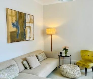 Beachfront Bondi - Fully Furnished 1 Bed | 6-7 Month Executive Stay... - Photo 2