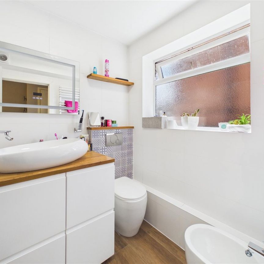 2 bedroom Maisonette to rent - Photo 1