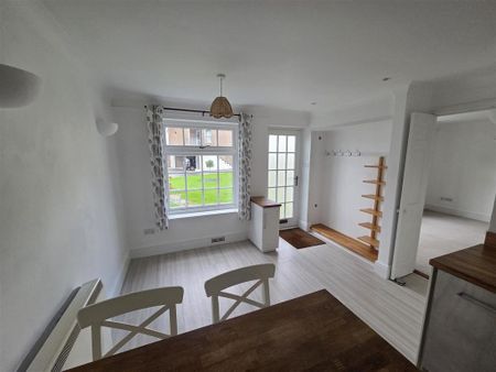 2 bedroom end of terrace house to rent - Photo 3