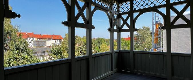 ERSTBEZUG - großzügige 4-Raum Altbauwohnung mit Veranda - Photo 1