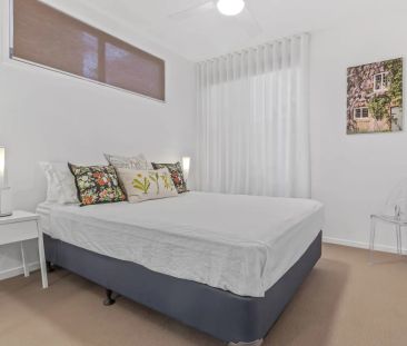 Stylish Home with City Views in Prime Bulimba - Photo 4