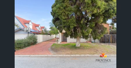 Private Ground Floor Residence with Courtyard - Photo 2
