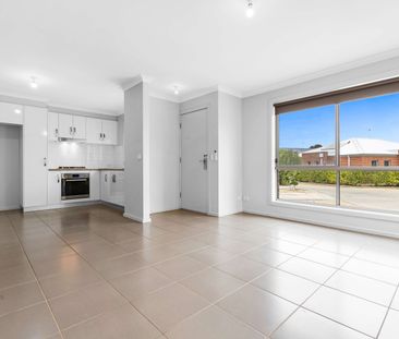 4/5 Philippa Crescent - Photo 1