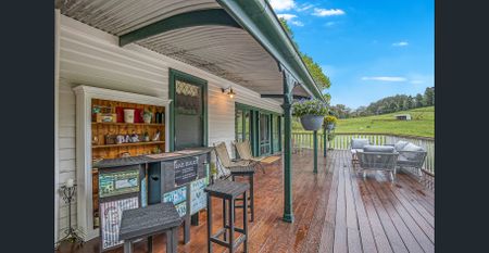 STUNNING WEATHERBOARD IN PRME LOCATION - Photo 4