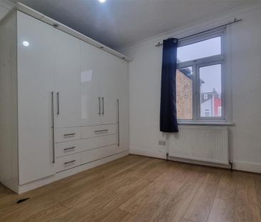 3 bedroom end of terrace house to rent - Photo 5