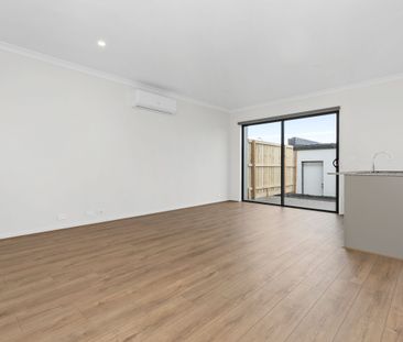 Beautiful 3-Bedroom Home in Wollert - Photo 1