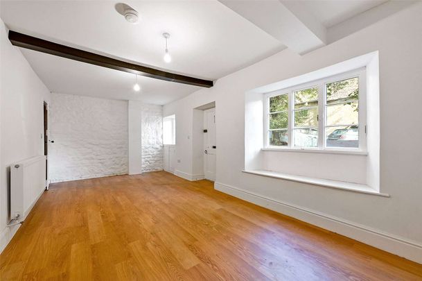 A beautfiully restored four bedroom Cottage - Photo 1