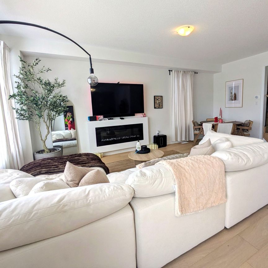 For Lease - 22 Hennessey Crescent, Kawartha Lakes, Ontario - Photo 1