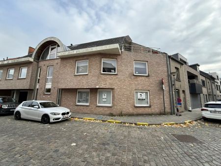 GELIJKVLOERSAPPARTEMENT MET TERRAS EN GARAGE IN HET CENTRUM VAN TIELT. - Photo 3