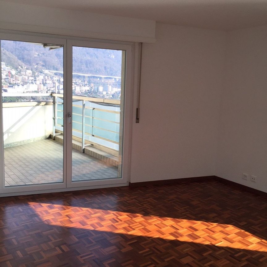 Appartement de 2.5 pièces au 16ème étage avec balcon - Foto 1