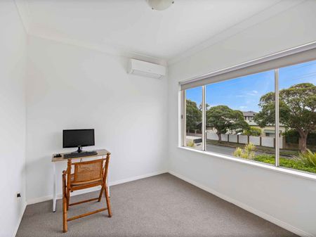 IDEAL LOCATION, CLOSE TO BEACH & SHOPS - Photo 4