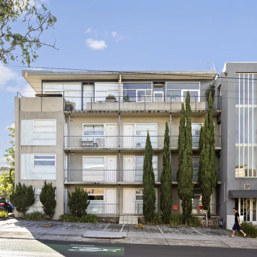Light-Filled Studio Living in Prime St Kilda East - Photo 1