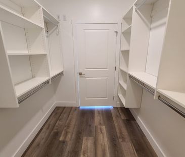 Large 2 Bedroom Unit with Den! - Photo 1
