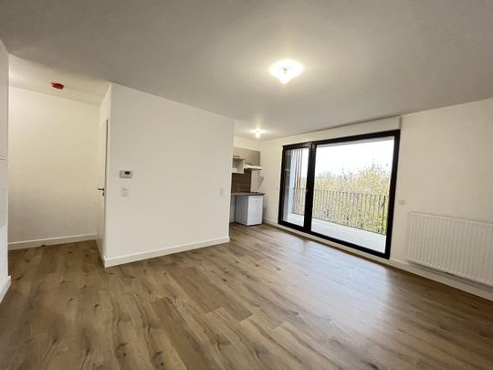 location Appartement T2 DE 44.31m² À BRUGES - Photo 1