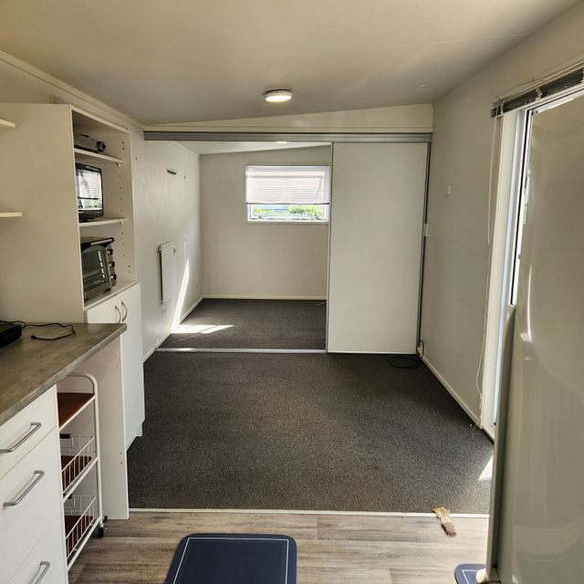 Cosy-Pet Friendly-Easy Care - 1 Bedroom Studio - Photo 1