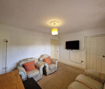 3 bedroom end of terrace house to rent - Photo 2