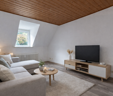 Ca. 51 m² große 2-Zimmer-Dachgeschosswohnung mit Tageslichtbad in H... - Photo 1