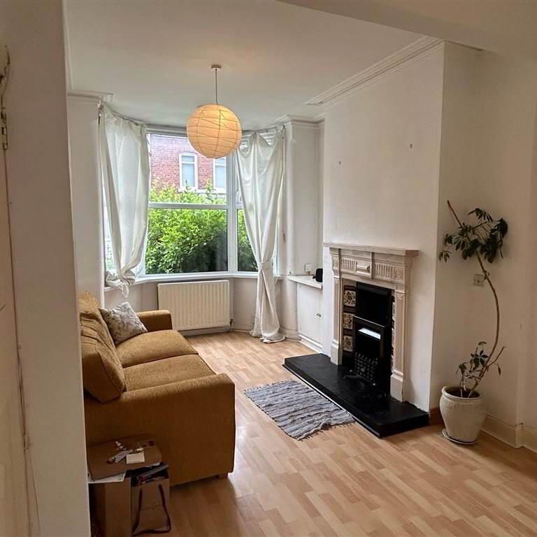 11 Sandhurst Gardens, Stranmillis, Belfast, BT9 5AW - Photo 1