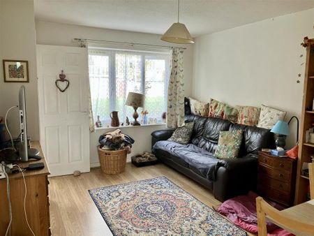 2 bedroom semi-detached house to rent - Photo 4