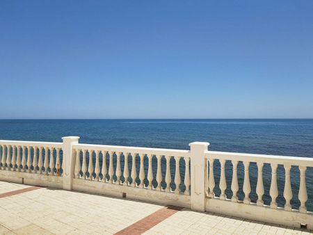 Frontline Beach Apartment for Rent in Calahonda - Photo 4