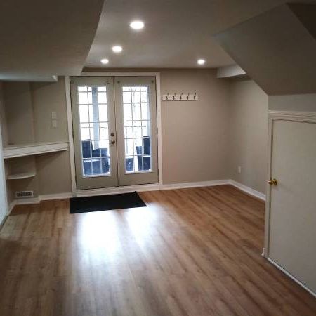 One bedroom basement apartment - Photo 1