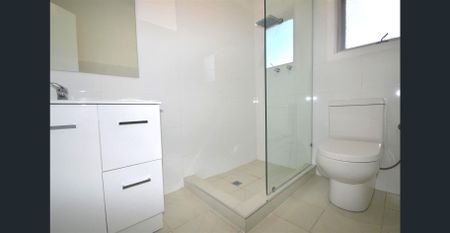 3 Bedroom home recently renovated - Photo 2