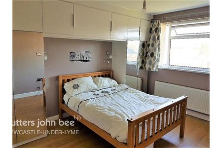 3 bedroom semi-detached house to rent - Photo 4