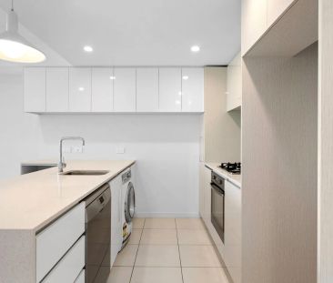 Stylish North-Facing 1-Bedroom Apartment with Sweeping Mountain Views - Photo 4