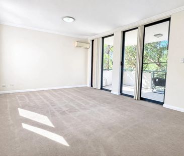 Convenient 3 Bedrooms and study in the Heart of Kellyville Ridge - Photo 2