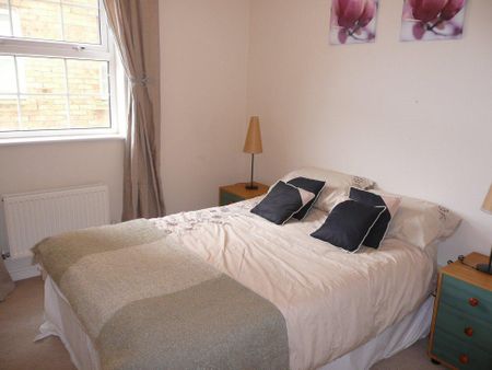 2 bedroom flat to rent - Photo 3