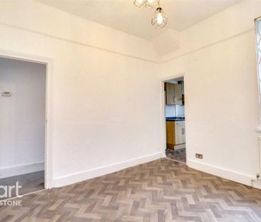 3 bedroom end of terrace house to rent - Photo 1