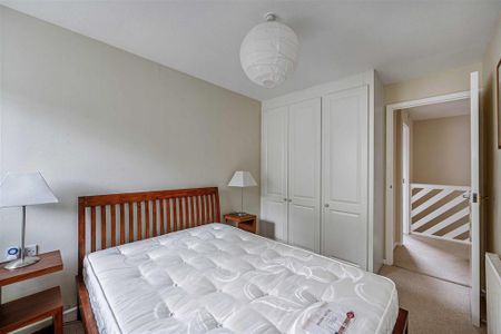 2 bedroom end of terrace house to rent - Photo 2
