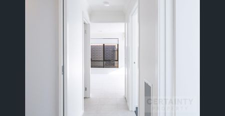 Modern 4-Bedroom House in Charlemont: Your Perfect Rental Home - Photo 5