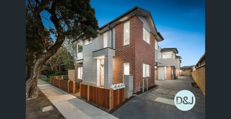 Townhouse – Walking Distance to Town Centre - Photo 4