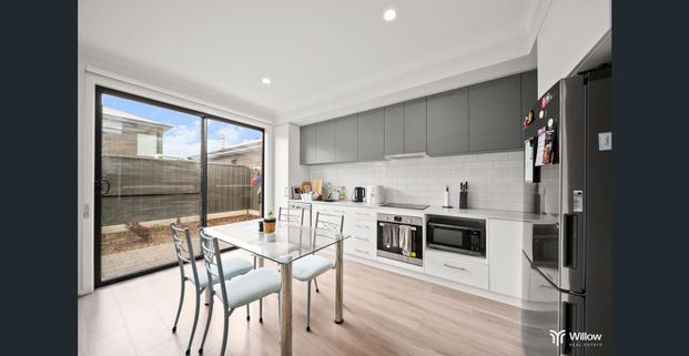 Designer Townhouse Offering Comfort, Style & Convenience - Photo 1