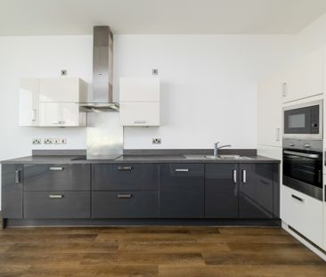 3 bedroom flat to rent - Photo 6