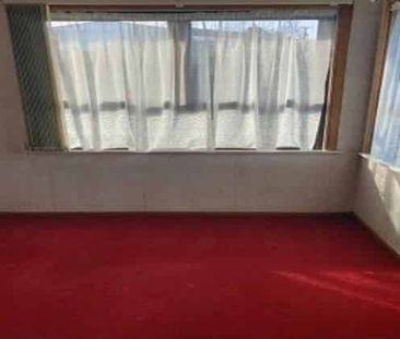 Charming 3BR Home in Te Atatu South - Photo 4